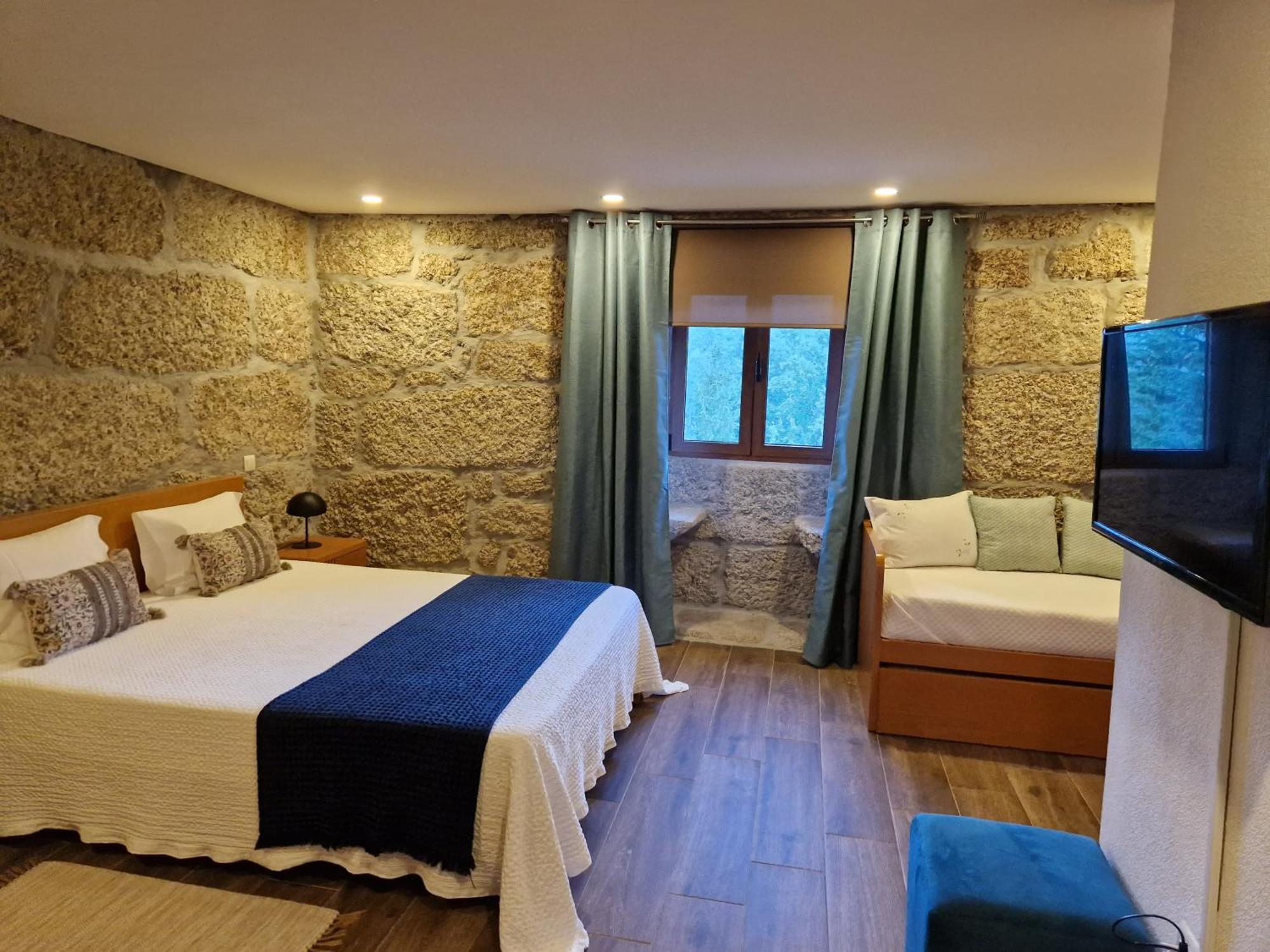 Quinta Da Casa Dos Santos - Inside Geres Guest House ภายนอก รูปภาพ